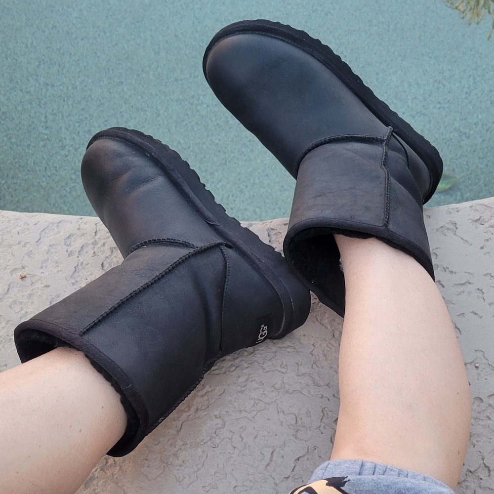 UGG EUC boots size 8 black leather
